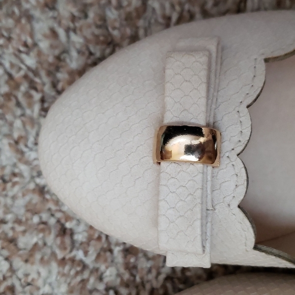 NEW Sara Z  Cream Color Shoes - Picture 2 of 8